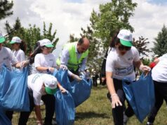 Başkan Altay ve çocuklardan Dünya Çevre Günü’nde örnek davranış 2026 Başkan Altay ve çocuklardan Dünya Çevre Günü’nde örnek davranış 2026