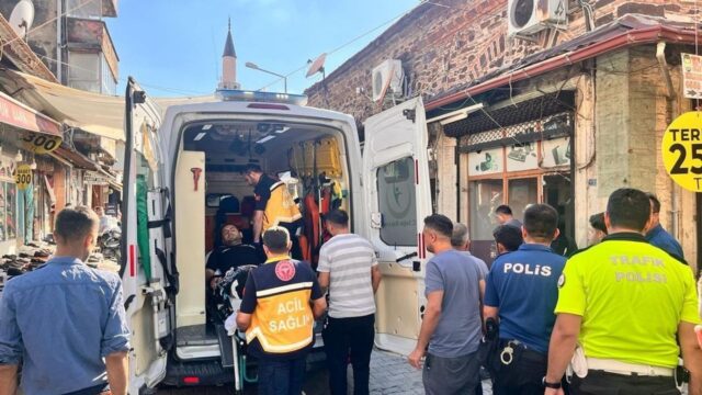 Manisa'da kahvehane önünde pompalı tüfekle saldırı: Yaralılar var! 2026