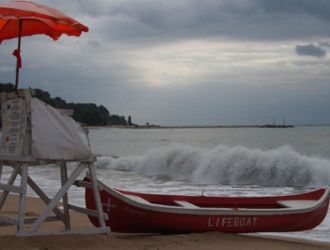 Общество министърът на туризма: курортите ни са чисти, подредени и готови, а туристи няма 2026 ministarat turizma kurortite chisti podredeni gotovi tu 1 общество министърът на туризма илин димитров заяви, че българия отчита сериозен спад в международния туристически поток и се намира на последно място в европейския съюз по ръст на... Iustitia. Bg министърът на туризма: курортите ни са чисти, подредени и готови, а туристи няма 2026 2026-06-14 08:32:43 юстиция общество
