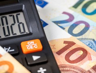 Нов удар по портфейлите: очаква се поскъпване на черната и бялата техника до 15% 2026 - юстиция Politika нов удар по портфейлите: очаква се поскъпване на черната и бялата техника до 15% 2026 nov udar portfeylite ochakva poskapvane chernata byalat 1 politika браншът за електроника и домакински уреди прогнозира ново увеличение на цените на черната и бялата техника. Основните причини са поскъпването на петрола, растящите цени на... Iustitia. Bg нов удар по портфейлите: очаква се поскъпване на черната и бялата техника до 15% 2026 2026-06-07 06:17:18 юстиция politika