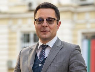 Politika пулев: ще определяме справедливите цени по две формули 2026 pulev shte opredelyame spravedlivite tseni dve formuli 1 politika мерките срещу повишаване на цените на стоки и услуги вече работят. Това обяви вицепремиерът и министър на икономиката александър пулев. В понеделник предстои среща в... Iustitia. Bg пулев: ще определяме справедливите цени по две формули 2026 2026-06-06 13:11:49 юстиция politika