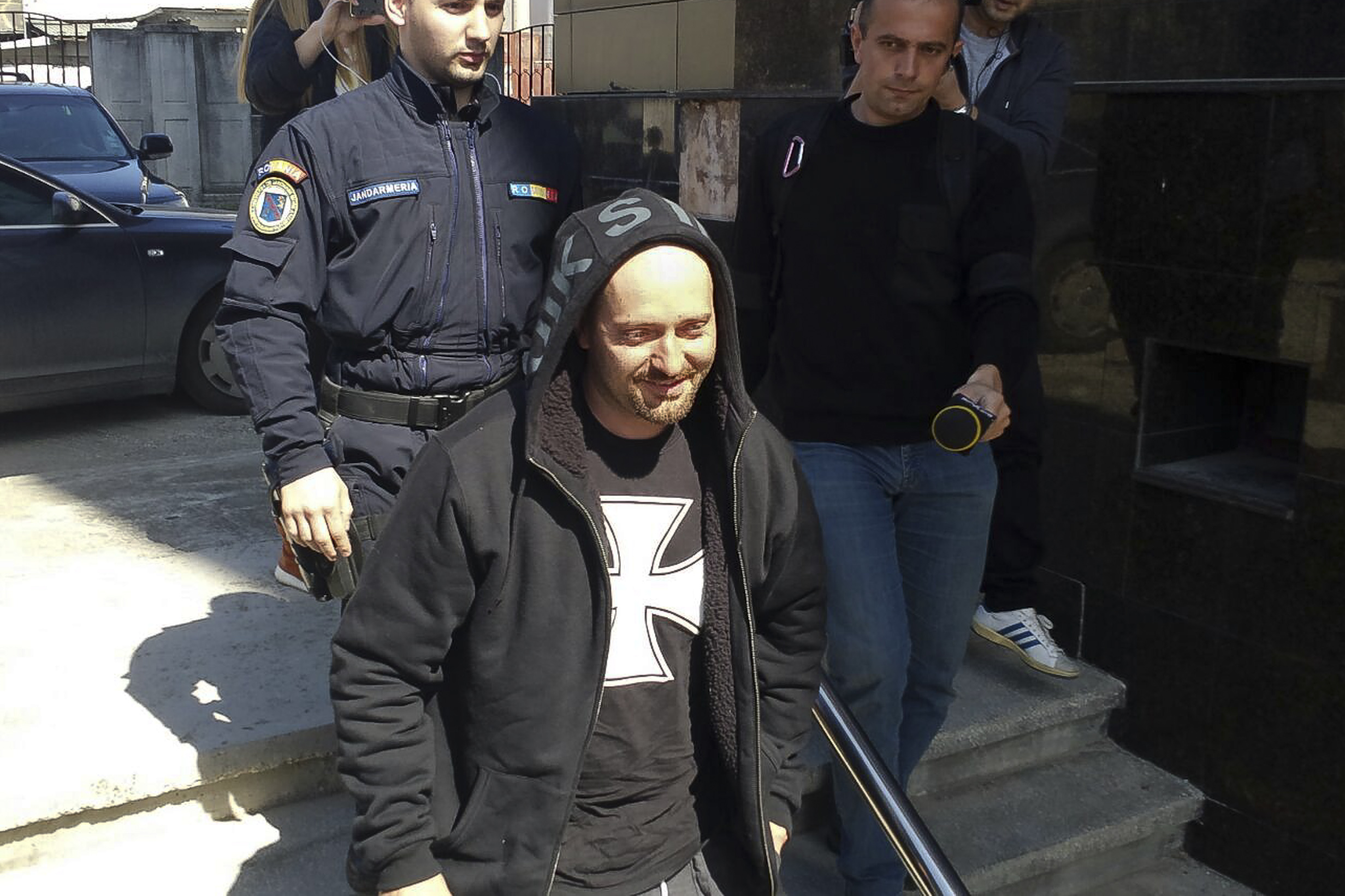 Rapperul cheloo a fost încătușat de poliție și dus la spital 2026 - justiţie - iustitia. Bg Rapperul cheloo a fost încătușat de poliție și dus la spital 2026 rapperul cheloo fost poli dus spital 2026 iustitia. Bg rapperul cheloo a fost imobilizat și încătușat de poliție vineri, apoi dus la urgențe. Cătălin ştefan... Iustitia. Bg rapperul cheloo a fost încătușat de poliție și dus la spital 2026 2026-06-19 21:49:55 justiţie - iustitia. Bg