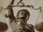 Съдят измамничка, „кръстена“ от баба Ванга, за разваляне на черни магии 2026 Съдят измамничка, "кръстена" от баба Ванга, за разваляне на черни магии 2026