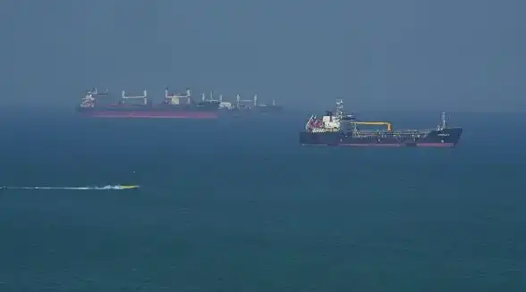 *anash shba-ja ka ridrejtuar mbi 125 anije tregtare që nga fillimi i bllokadës detare të porteve iraniane 2026 shba ridrejtuar mbi 125 anije tregtare nga fillimi bllo *anash komanda qendrore e shteteve të bashkuara ka njoftuar se forcat amerikane kanë ridrejtuar 125 anije tregtare dhe kanë... Iustitia. Bg shba-ja ka ridrejtuar mbi 125 anije tregtare që nga fillimi i bllokadës detare të porteve iraniane 2026 2026-06-03 18:31:55 юстиция *anash