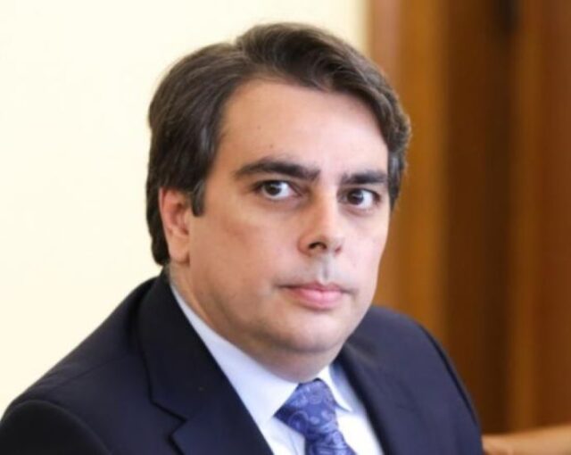 Василев: Правителството създава голям проблем, за да може после да го решава по лесно Василев: Правителството създава голям проблем, за да може после да го решава по-лесно 2026