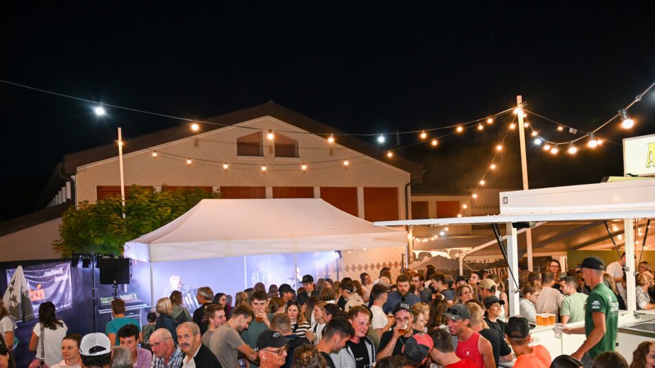 Schlatt-haslen volksfeststimmung: wandern, geniessen, feiern 2026 volksfeststimmung wandern geniessen feiern 2026 14 schlatt-haslen auch die achte austragung der genuss- und bierwanderung war wiederum in kürze ausverkauft. Denn dem erfolgsrezept... Iustitia. Bg volksfeststimmung: wandern, geniessen, feiern 2026 2026-06-02 10:20:44 justiz schlatt-haslen