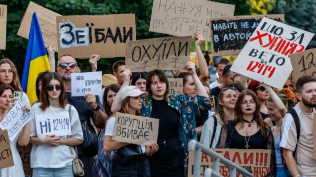 Євростандарти для лайки на мітингах: як діє ЄСПЛ, коли держава карає за матюки 2026
