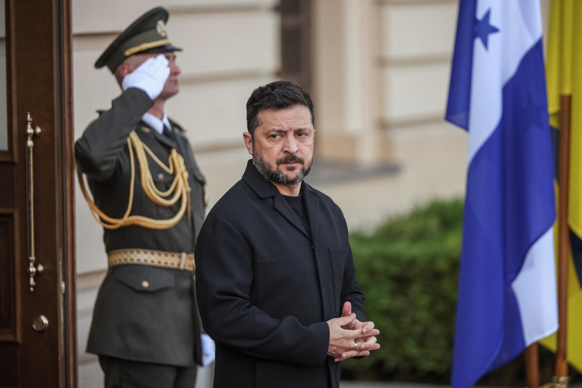 Zelenskyj pohrozil bielorusku zásahom. Lukašenkovi dal týždeň na odstránenie ruských zariadení 2026 - spravodlivosť - iustitia. Bg Svet zelenskyj pohrozil bielorusku zásahom. Lukašenkovi dal týždeň na odstránenie ruských zariadení 2026 zelenskyj pohrozil bielorusku sahom luka enkovi dal ods svet iustitia. Bg iustitia. Bg ukrajinský prezident volodymyr zelenskyj dnes vyzval hlavu bieloruska alexandra lukašenka, aby odstránil zariadenia, ktoré v jeho krajine využíva ruská armáda na útoky na ukrajinu. Zelenskyj podľa... Zelenskyj pohrozil bielorusku zásahom. Lukašenkovi dal týždeň na odstránenie ruských zariadení 2026 2026-06-19 19:32:33 iustitia. Bg spravodlivosť - iustitia. Bg svet