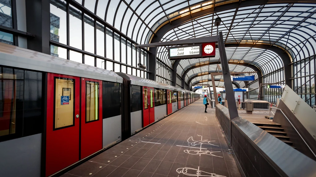 Amsterdamse metro's anderhalf uur stil door storing 2026