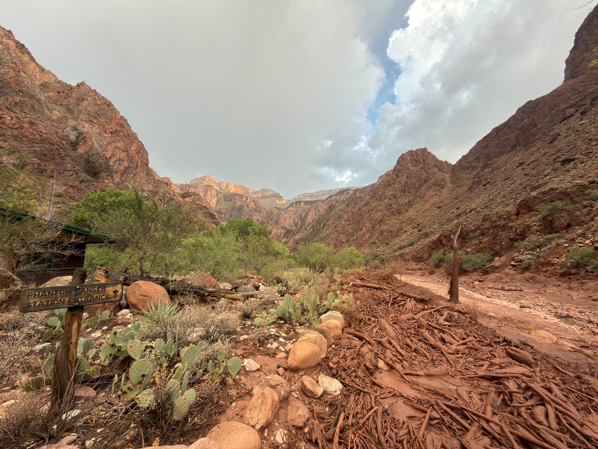 Aufruf an wanderer - sturzflut im grand canyon: mehr als 20 vermisste 2026