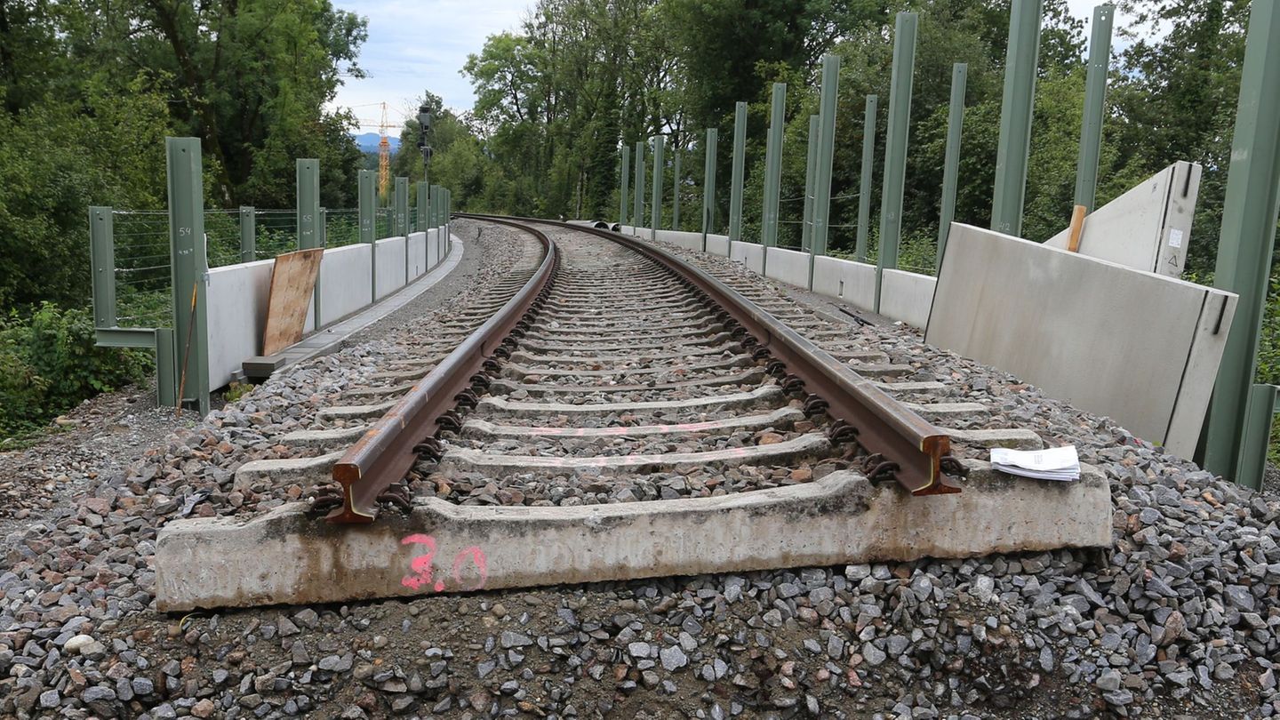 Bahn: bayern protestiert wegen vieler bahnstörungen 2026 - iustitia. Bg - gerechtigkeit Bayern bahn: bayern protestiert wegen vieler bahnstörungen 2026 bahn bayern protestiert wegen vieler bahnst rungen 2026 bayern baustellen, streckensperrungen, langsamfahrstellen: störungen bei der bahn verärgern die fahrgäste - und die... Iustitia. Bg bahn: bayern protestiert wegen vieler bahnstörungen 2026 2026-08-26 12:27:47 iustitia. Bg - gerechtigkeit bayern
