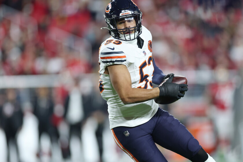 Santa clara, california - december 28: t. J. Edwards #53 of the chicago bears intercepts a pass and runs it back for a touchdown against the san francisco 49ers during the first quarter of the game at levi's stadium on december 28, 2025 in santa clara, california. (photo by ezra shaw/getty images) org xmit: 776323792