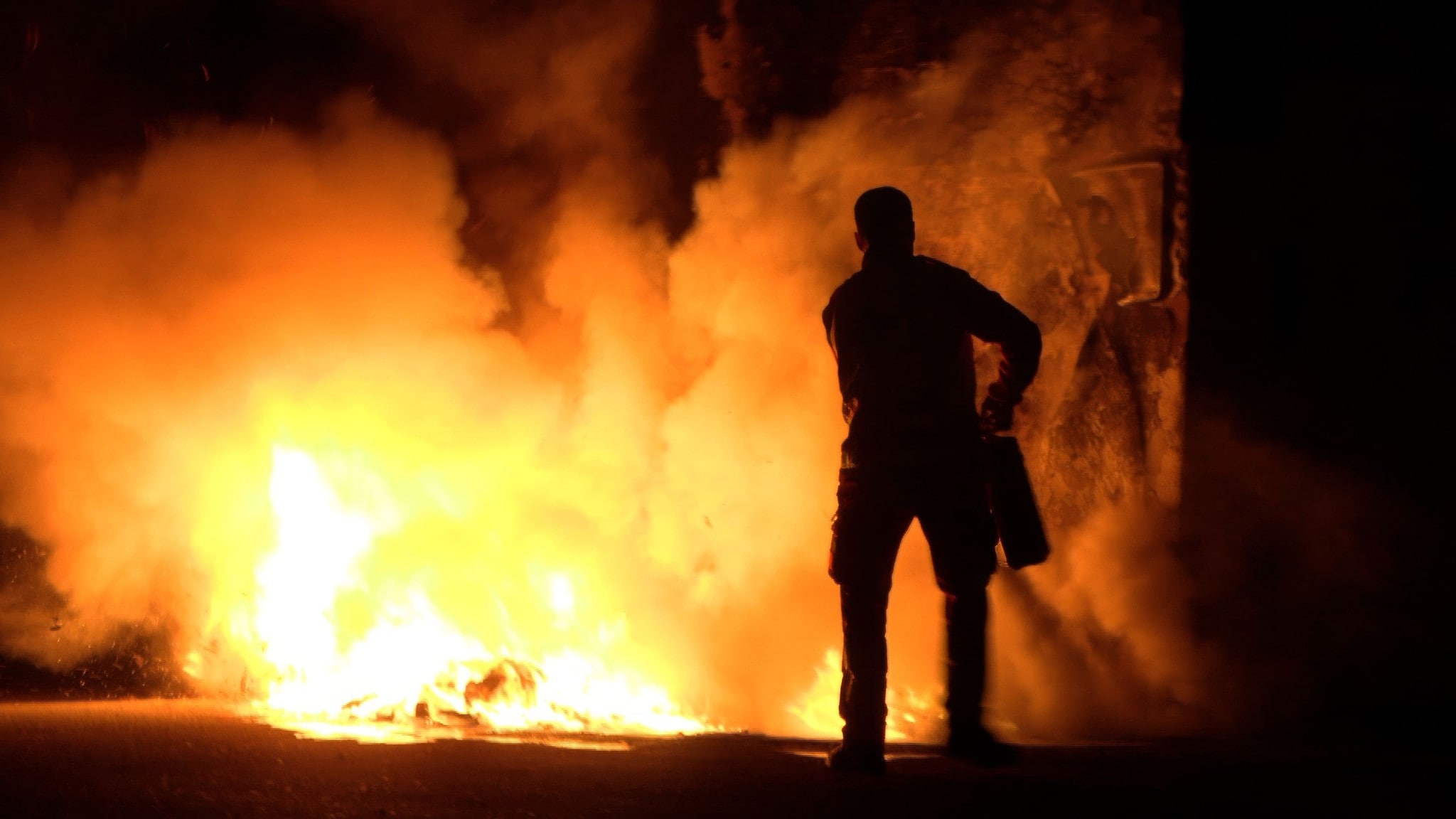 Brenzliger fall - warum ausgerechnet ein feuerwehrmann brände legt 2026