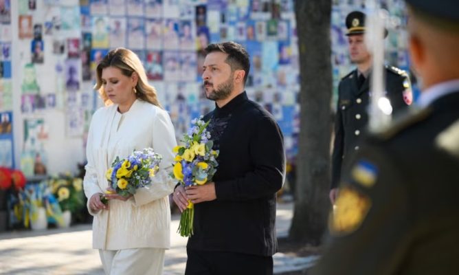 Në ditën e pavarësisë së ukrainës, zelensky kërkon më shumë presion ndaj rusisë 2026 - юстиция Në ditën e pavarësisë së ukrainës, zelensky kërkon më shumë presion ndaj rusisë 2026 dit pavar sis ukrain zelensky rkon shum presion ndaj ru presidenti i ukrainës, volodymyr zelensky, kërkoi më shumë presion ndërkombëtar ndaj rusisë për ta detyruar atë të... Iustitia. Bg në ditën e pavarësisë së ukrainës, zelensky kërkon më shumë presion ndaj rusisë 2026 2026-08-24 11:46:02 юстиция