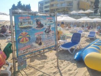 Общество двама души пострадаха при падане от мотоделтапланер в несебър 2026 dvama dushi postradaha pri padane motodeltaplaner neseb 1 общество инцидент с пострадали е станал малко преди обед в несебър, съобщи бнр. Двама души са паднали във водата при управление на мотоделтапланер. По първоначална информация единия... Iustitia. Bg двама души пострадаха при падане от мотоделтапланер в несебър 2026 2026-08-12 09:42:21 юстиция общество
