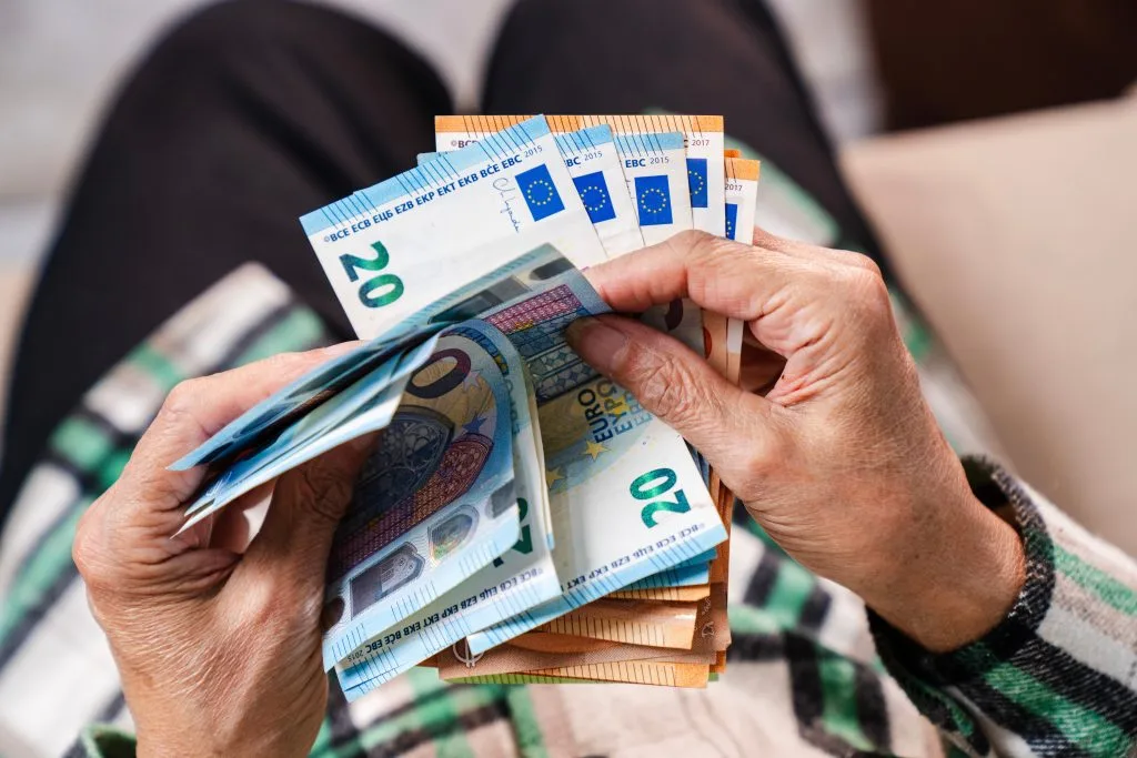 Εισφορά Αλληλεγγύης Συνταξιούχων: Στο τραπέζι αλλαγές στις κρατήσεις για 450.000 συνταξιούχους 2026