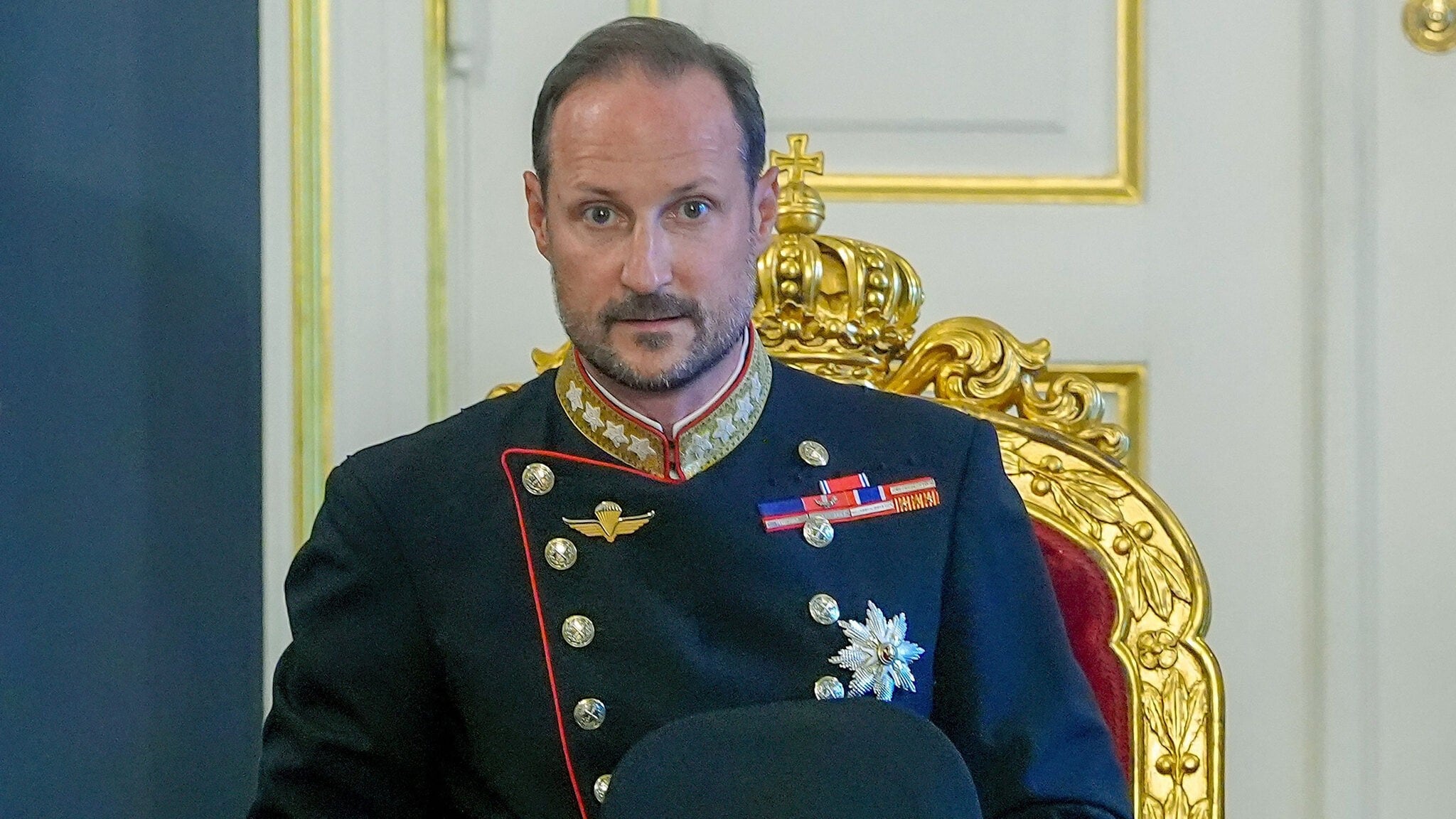 Flaggen auf halbmast - trauer um harald v. : könig haakon hält erste rede 2026