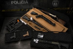 Foto/ u kap bashkë me ergys agasin, ish-zyrtarit të policisë uljan shpataraku i sekuestrohet arsenali i armatimit që iu gjet dhe i hiqet leja! 2026 - юстиция Foto/ u kap bashkë me ergys agasin, ish-zyrtarit të policisë uljan shpataraku i sekuestrohet arsenali i armatimit që iu gjet dhe i hiqet leja! 2026 foto kap bashk ergys agasin ish zyrtarit policis uljan 1 ish-zyrtarit të policisë, uljan shpatarakut i është hequr leja e armës. Gjithashtu i është marrë edhe arsenali që... Iustitia. Bg foto/ u kap bashkë me ergys agasin, ish-zyrtarit të policisë uljan shpataraku i sekuestrohet arsenali i armatimit që iu gjet dhe i hiqet leja! 2026 2026-08-29 08:21:17 юстиция