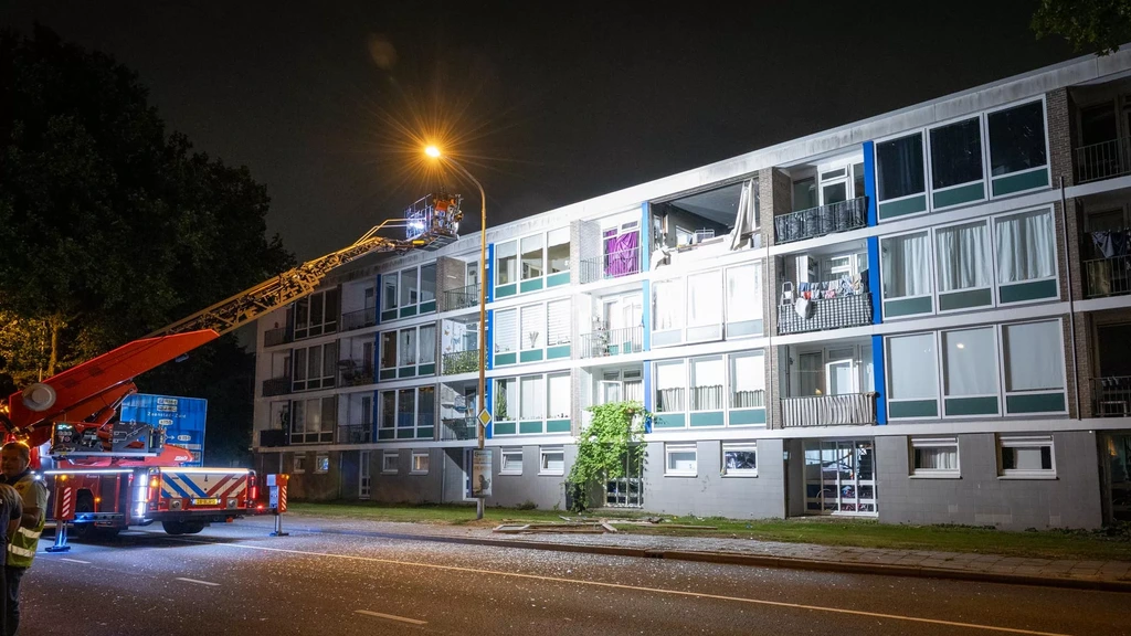 Gevel uit appartement geblazen door explosie in Zaandam 2026