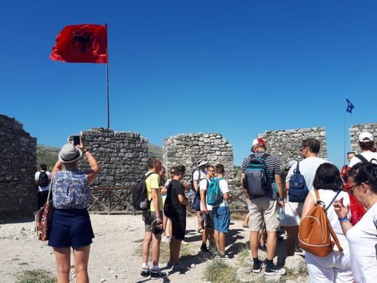 Të huajt “pushtojnë” shqipërinë, numri i tyre u rrit me rreth 47%. Biznesi: janë të qëndrueshëm 2026 - юстиция Të huajt “pushtojnë” shqipërinë, numri i tyre u rrit me rreth 47%. Biznesi: janë të qëndrueshëm 2026