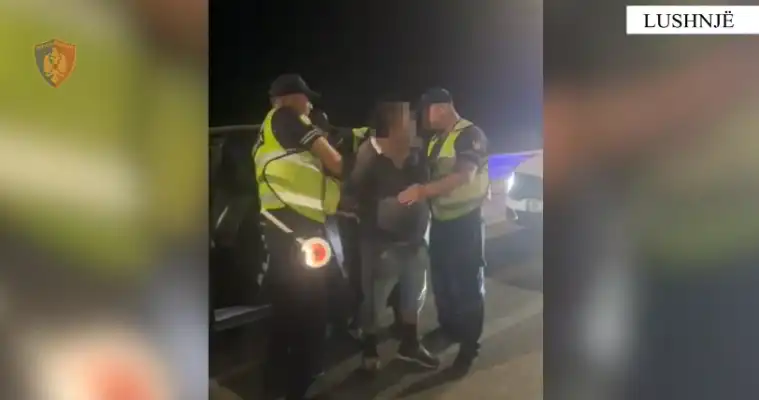 Krimi në familje/ policia jep detaje nga arrestimi i autorit: tentoi të largohej me automjetin e vëllait 2026 - юстиция Krimi në familje/ policia jep detaje nga arrestimi i autorit: tentoi të largohej me automjetin e vëllait 2026 krimi familje policia jep detaje nga arrestimi autorit policia ka njoftuar se autori i dyshuar i ngjarjes së rëndë në lushnjë është arrestuar. Sipas njoftimit zyrtar,... Iustitia. Bg krimi në familje/ policia jep detaje nga arrestimi i autorit: tentoi të largohej me automjetin e vëllait 2026 2026-08-24 21:44:00 юстиция