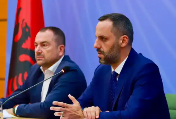 Lamallari me drejtuesit e gjendjes civile: fokus të posaçëm shërbimit ndaj qytetarëve 2026 - юстиция Lamallari me drejtuesit e gjendjes civile: fokus të posaçëm shërbimit ndaj qytetarëve 2026 lamallari drejtuesit gjendjes civile fokus posa rbimit ministri i brendshëm, besfort lamallari, me drejtuesit e drejtorisë së përgjithshme të gjendjes civile për të... Iustitia. Bg lamallari me drejtuesit e gjendjes civile: fokus të posaçëm shërbimit ndaj qytetarëve 2026 2026-08-27 17:28:28 юстиция