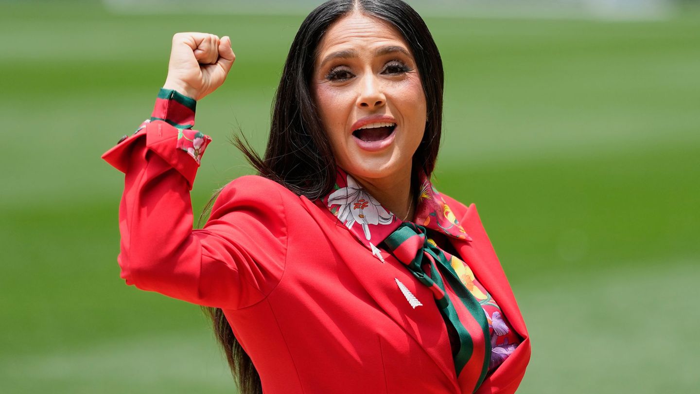 Leute: salma hayek zeigt sich als stolze stief-großmutter 2026