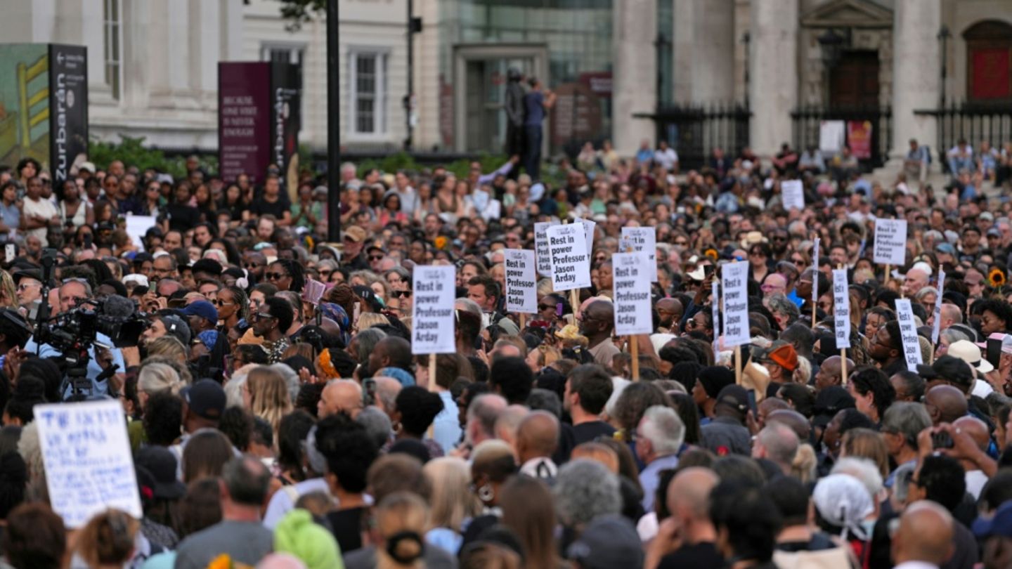 London: tausende bei mahnwache für tot aufgefundenen cambridge-professor arday 2026