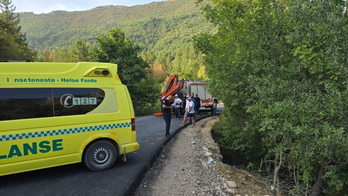 Makina bie në greminë në kurbnesh të mirditës, 1 i vdekur dhe 2 të plagosur 2026