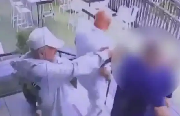 Momenti i ekzekutimit, vritet në mes të ditës kreu i mafias, autori qëllon me gjakftohtësi dhe largohet (video) 2026