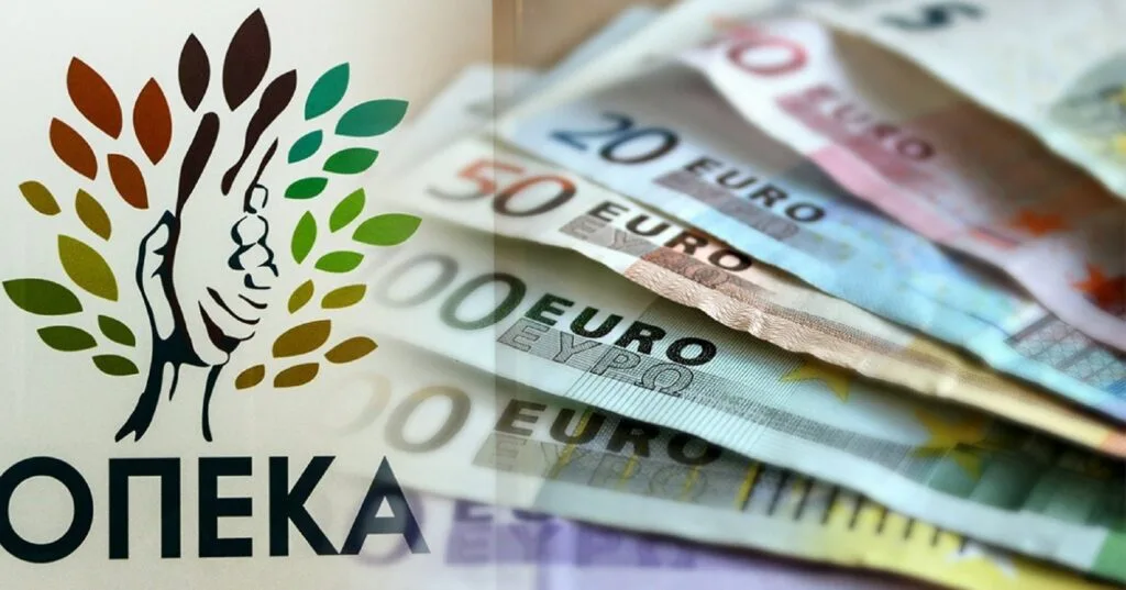 ΟΠΕΚΑ: Πιστώθηκαν τα επιδόματα Αυγούστου – Τι ισχύει με τις προπληρωμένες κάρτες 2026