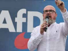 Parteien: AfD-Politiker verteidigt russische Armeetasse im Büro 2026 Parteien: AfD-Politiker verteidigt russische Armeetasse im Büro 2026