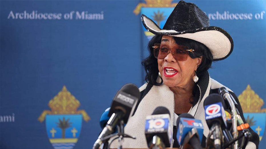 Potential successor to cowboy hat-wearing Dem tops crowded Florida primary 2026