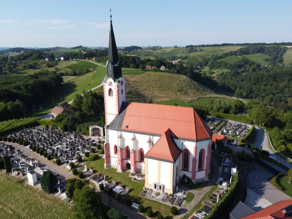 (prejeli smo) na gorci nad malečnikom bodo blagoslovili fasado cerkve, na obisk prihaja kardinal iz rima 2026