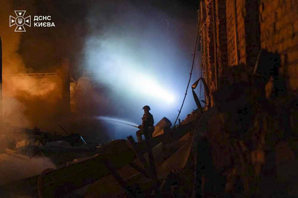 Ruski napad na ukrajino, pri katerem so bile uporabljene severnokorejske balistične rakete, je terjal smrtne žrtve 2026