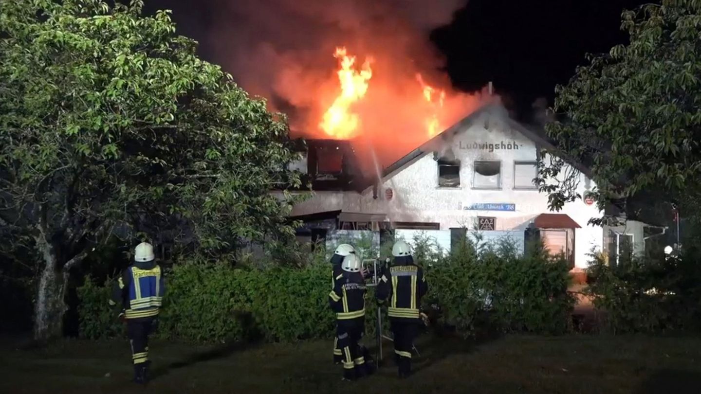 Löscheinsatz in freilingen: feuer in swingerclub: gebäude steht in vollbrand 2026