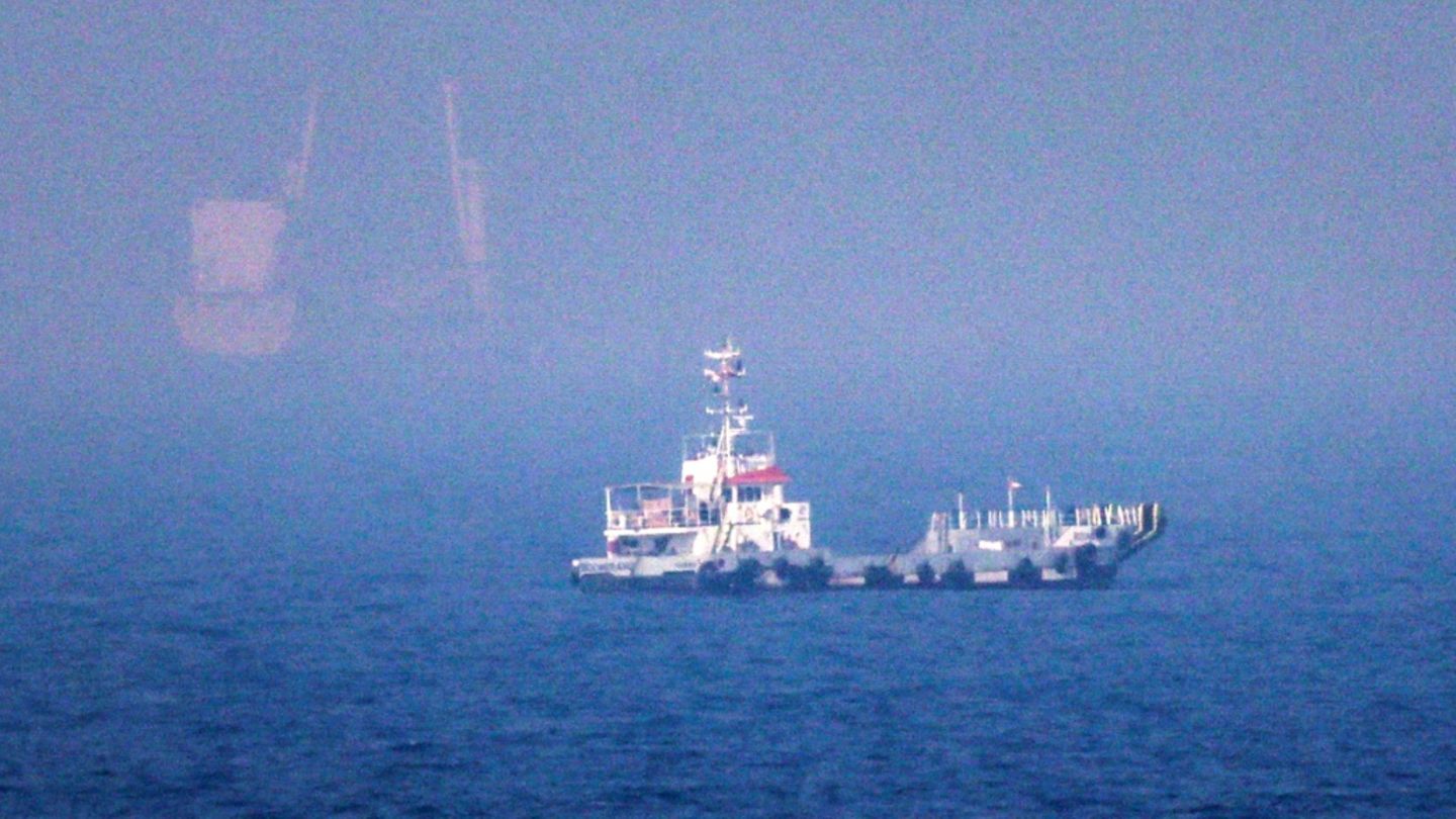 Teheran dementiert raketenangriff auf emirate - abu dhabi stoppt handel mit iran 2026