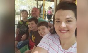 Tragjedia në shba, familja që humbi 3 fëmijë nga zjarri është nga lushnja! Rëndë 2 fëmijët e tjerë dhe prindërit, të afërmit hapin ‘gofundme’ për t’i ndihmuar 2026 - юстиция Tragjedia në shba, familja që humbi 3 fëmijë nga zjarri është nga lushnja! Rëndë 2 fëmijët e tjerë dhe prindërit, të afërmit hapin ‘gofundme’ për t’i ndihmuar 2026 tragjedia shba familja humbi mij nga zjarri sht nga lus 1 një ngjarje e rëndë ka tronditur komunitetin shqiptar në jacksonville të shba-ve, ku tre fëmijë humbën jetën në një... Iustitia. Bg tragjedia në shba, familja që humbi 3 fëmijë nga zjarri është nga lushnja! Rëndë 2 fëmijët e tjerë dhe prindërit, të afërmit hapin ‘gofundme’ për t’i ndihmuar 2026 2026-08-27 15:15:15 юстиция