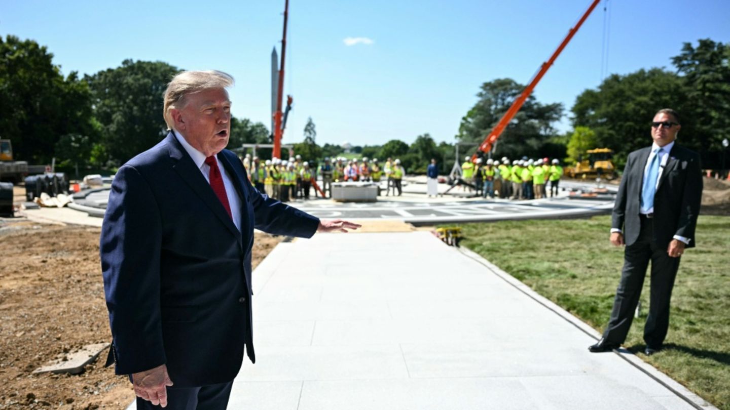 Trump präsentiert neuen hubschrauber-landeplatz am weißen haus 2026