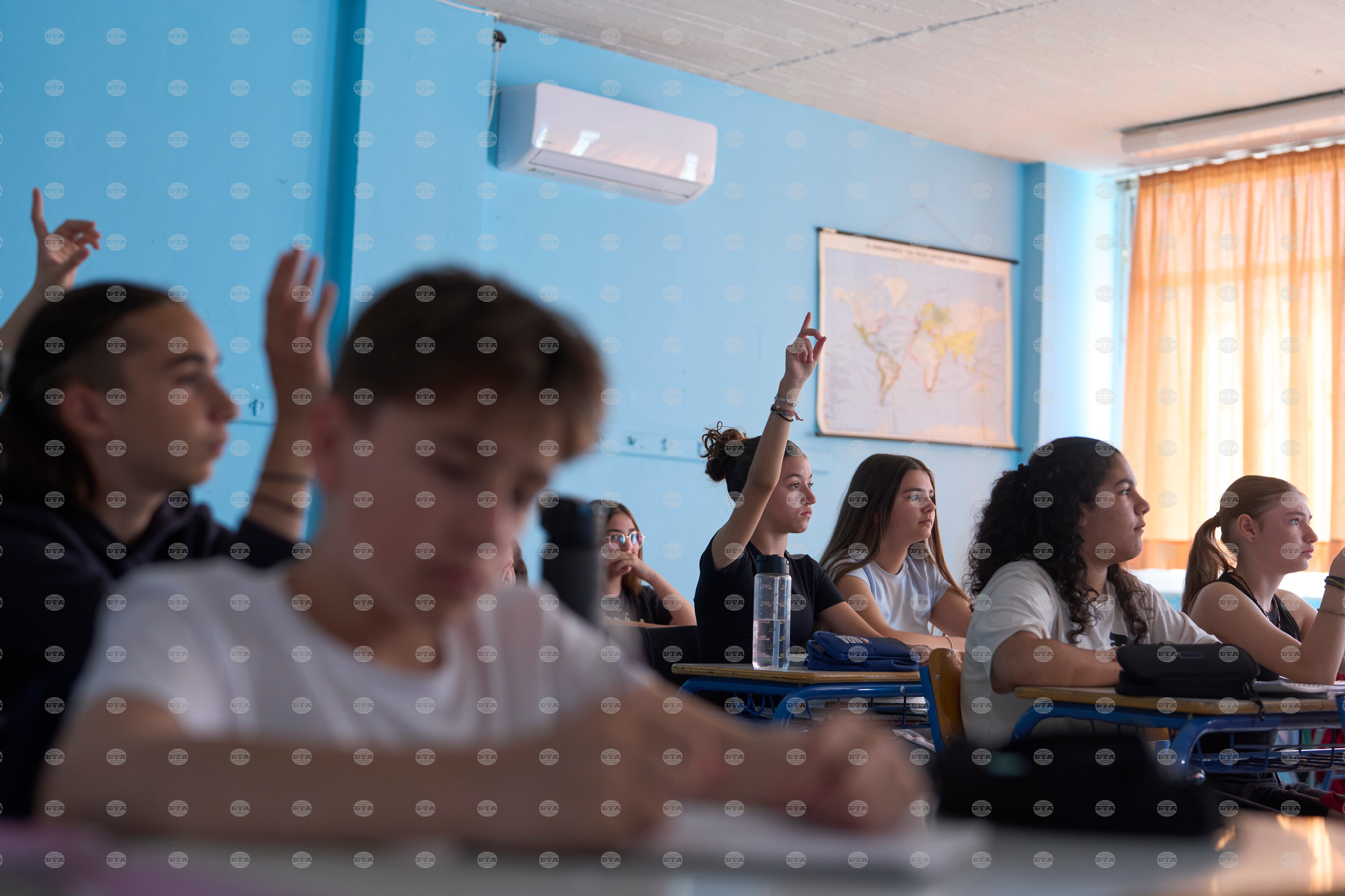 Балкани учениците в гърция са намалели с 21 000 в рамките на три години; 100 детски градини и училища са закрити 2026 uchenitsite gartsiya namaleli 000 ramkite tri godini 10 балкани учениците в гърция са намалели с 21 000 в рамките на три години, а 100 детски градини и начални училища са закрити,... Iustitia. Bg учениците в гърция са намалели с 21 000 в рамките на три години; 100 детски градини и училища са закрити 2026 2026-08-28 06:08:00 юстиция балкани