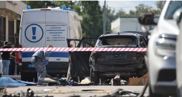 Video/ hidhet në erë makina e ushtarakut rus, ishte duke udhëtuar me bashkëshorten 2026