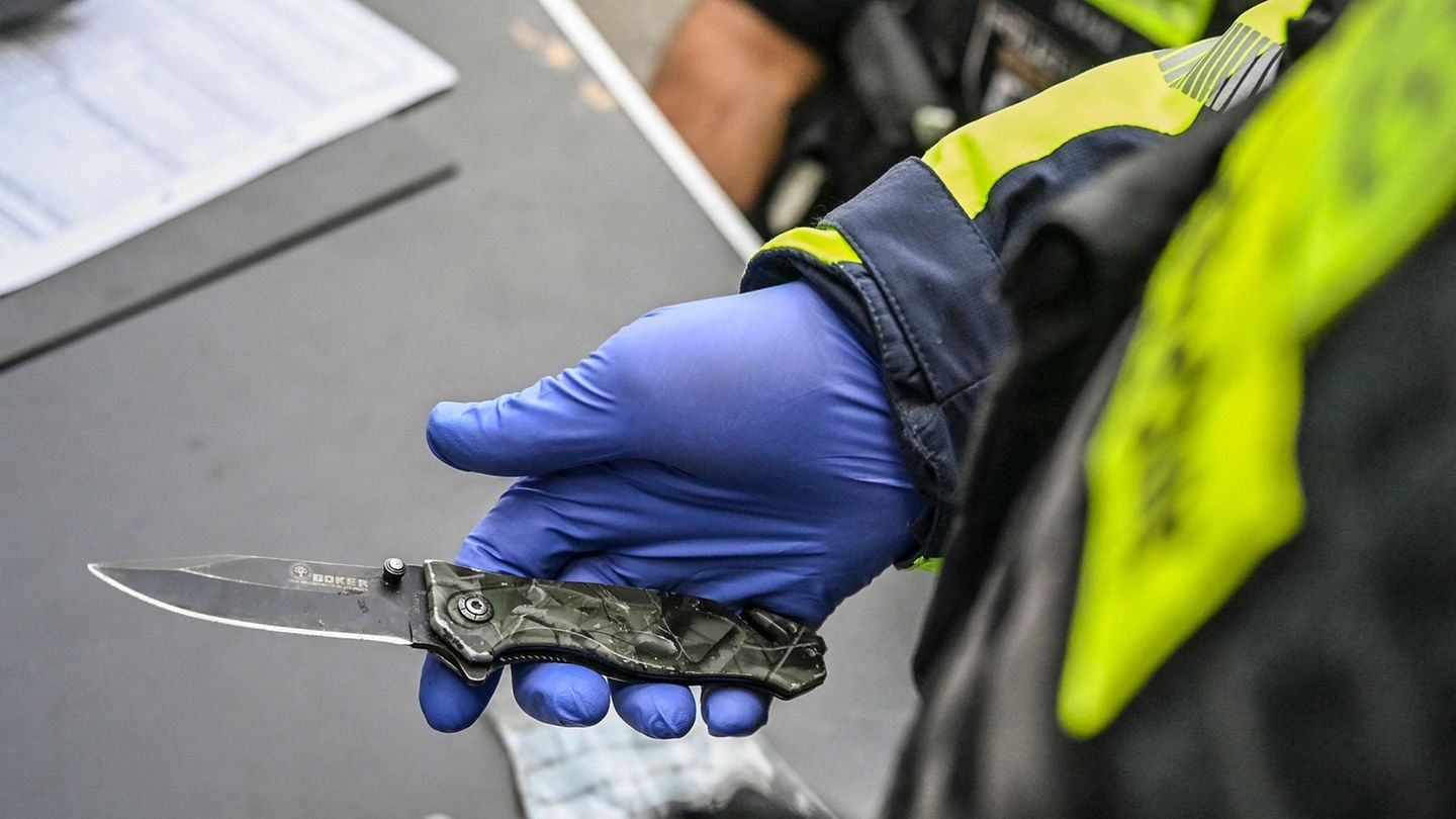 Waffen- und Messerverbot: Polizei kontrolliert diese Woche verstärkt Waffen im ÖPNV 2026