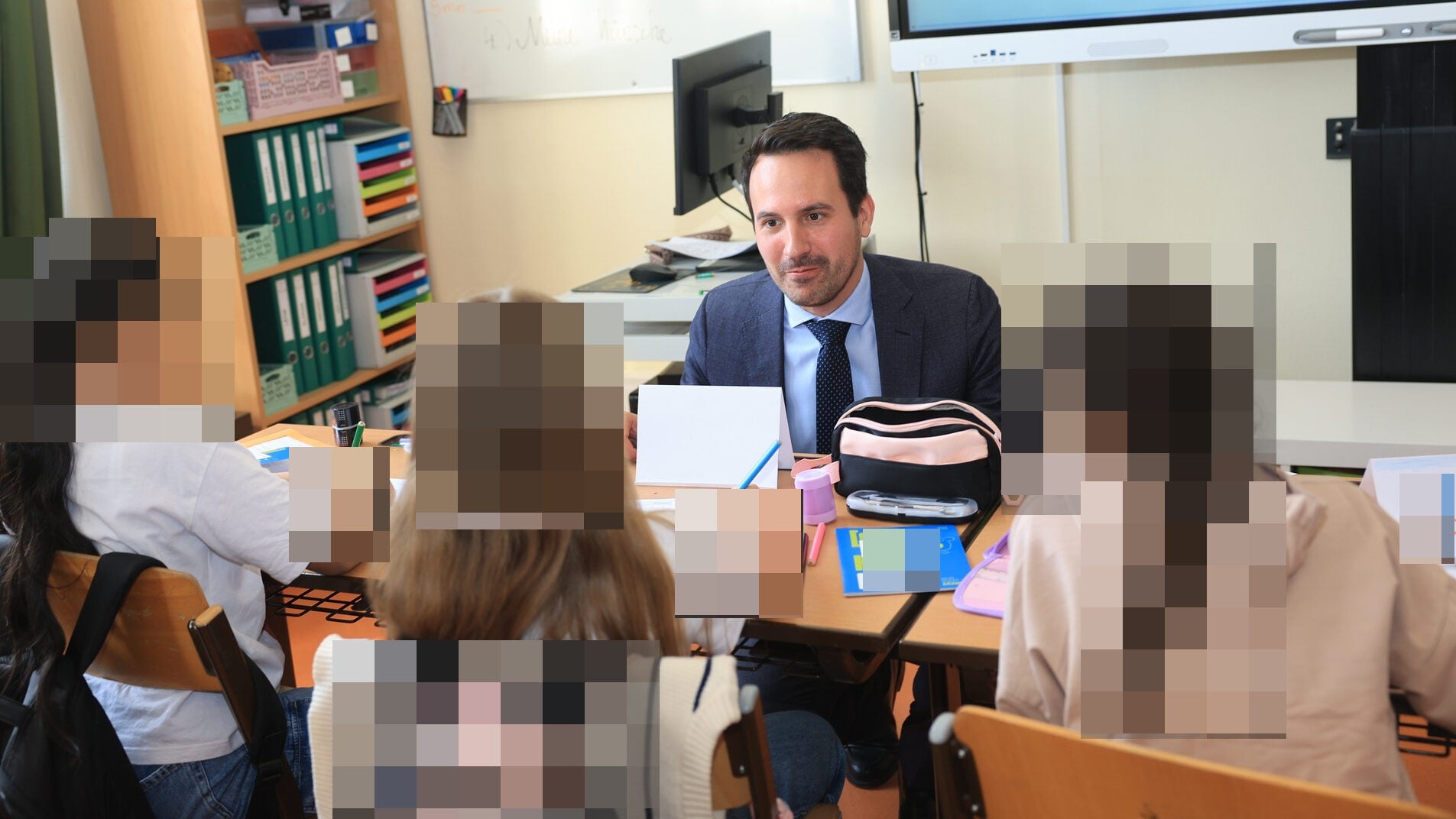 Wiederkehr mit ansage - vom kopftuchverbot „kann sich niemand freikaufen“ 2026