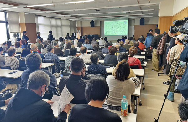 北海道のメガソーラーと大規模風力問題をどう解決するか　日弁連が公開学習会　函館や白老の住民運動報告 2026 wodou suruka hui nozhu 2026 4 （2026年8月3日付掲載）
石狩湾の港湾区域で稼働する石狩湾新港洋上風力発電。8000㌔㍗の巨大風車が林立する
<span style="font-family: arial, helvetica,... Iustitia. Bg 北海道のメガソーラーと大規模風力問題をどう解決するか　日弁連が公開学習会　函館や白老の住民運動報告 2026 2026-08-11 00:20:17 正義