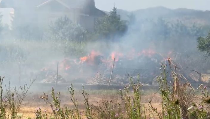 Zjarri i madh përfshin grumbullin e mbeturinave në Shëngjin, neutralizohen flakët, shmanget rreziku nga banesat 2026