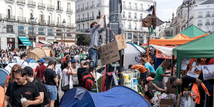 La acampada en la puerta del sol por la vivienda supera todas las expectativas: “viendo este desborde, no se sabe cuánto estaremos aquí” 2026