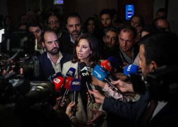 Il acusa governo de criar “alarme social” e exige esclarecimentos sobre stock de combustível 2026