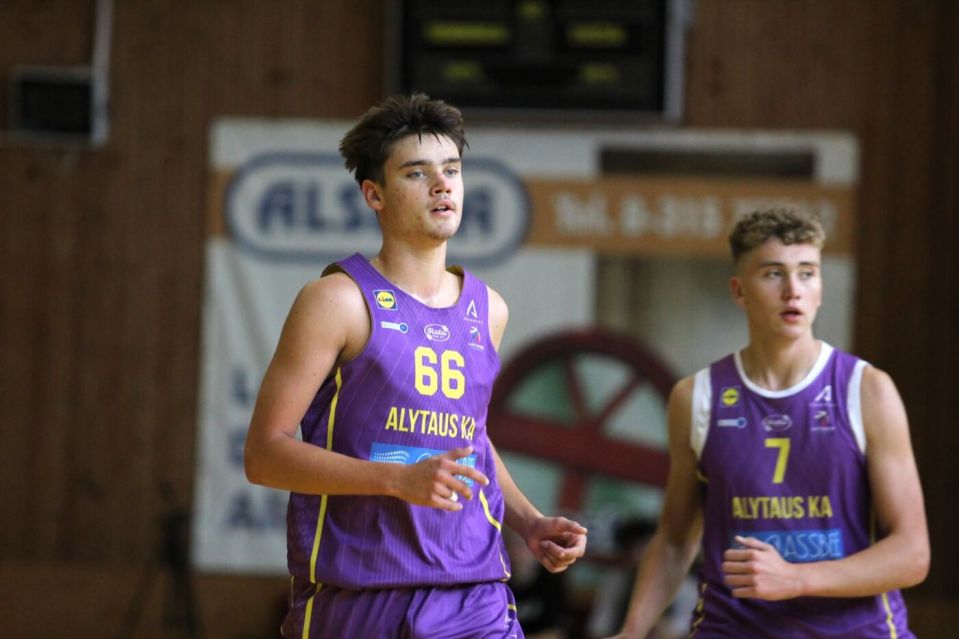 „alytus cup 2026“: alytaus krepšinio akademijai – trečioji vieta 2026 - teisingumas - iustitia. Bg Alytaus krepšinio akademijos krepšininkai aikštėje.
