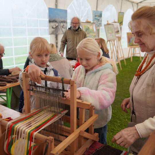 „amatų dienos 2026“ – trys dienos kūrybos ir gyvųjų tradicijų 2026 - teisingumas - iustitia. Bg Amatų dienos „amatų dienos 2026“ – trys dienos kūrybos ir gyvųjų tradicijų 2026 amat dienos 2026 trys dienos rybos gyv tradicij 2026 291 amatų dienos iustitia. Bg gimtasis rokiškis
bagdoniškio kaime, rokiškio rajone, įsikūrusioje tradicinių amatų studijoje tris dienas vyko „amatų dienos 2026“. Renginys kvietė vaikus ir jaunimą... „amatų dienos 2026“ – trys dienos kūrybos ir gyvųjų tradicijų 2026 2026-09-25 08:03:24 teisingumas - iustitia. Bg amatų dienos