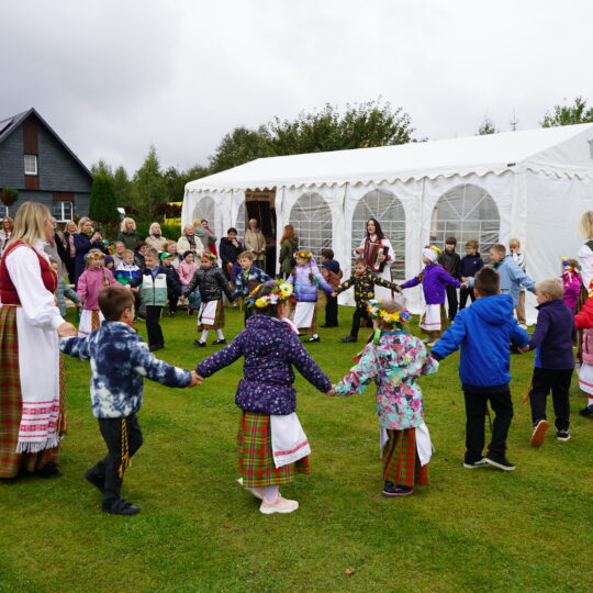 „amatų dienos 2026“ – trys dienos kūrybos ir gyvųjų tradicijų 2026 - teisingumas - iustitia. Bg Amatų dienos „amatų dienos 2026“ – trys dienos kūrybos ir gyvųjų tradicijų 2026 amat dienos 2026 trys dienos rybos gyv tradicij 2026 311 amatų dienos iustitia. Bg gimtasis rokiškis
bagdoniškio kaime, rokiškio rajone, įsikūrusioje tradicinių amatų studijoje tris dienas vyko „amatų dienos 2026“. Renginys kvietė vaikus ir jaunimą... „amatų dienos 2026“ – trys dienos kūrybos ir gyvųjų tradicijų 2026 2026-09-25 08:03:24 teisingumas - iustitia. Bg amatų dienos